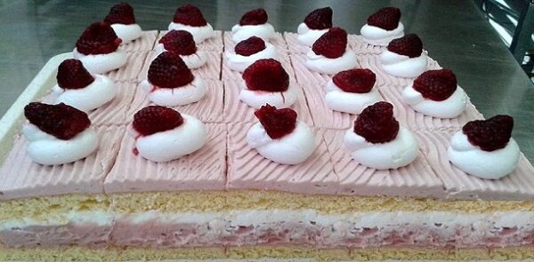 Les comparto ¡Los cremosos cubos de yogur y frambuesa son el mejor postre de verano! Si te gusta dinos HOLA y dale a Me Gusta MIREN …