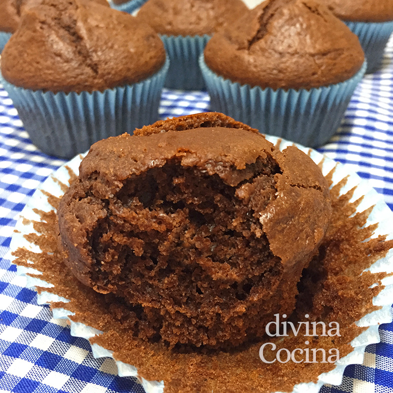 magdalenas de chocolate y yogur magdalenas de chocolate y yogur