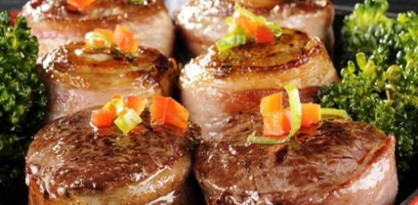 Medalhão de filé com batatas gratinadas