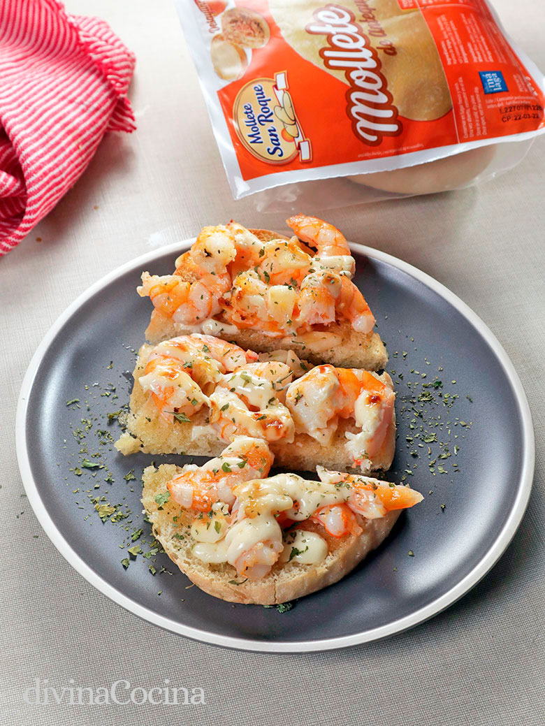 mollete de gambas al ajillo