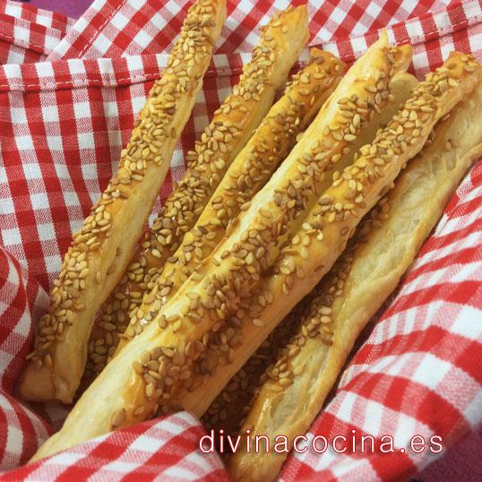 palitos de hojaldre y sesamo Palitos de hojaldre y sésamo