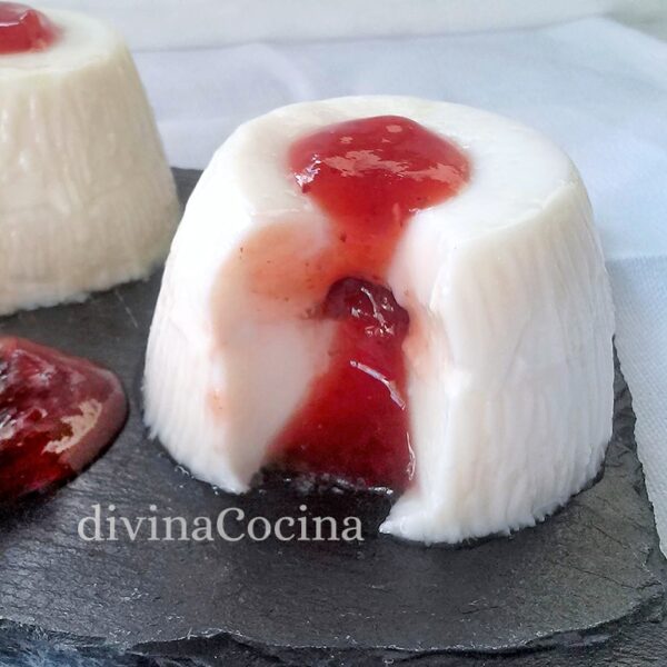 Panna Cotta de yogur rellena de mermelada