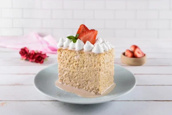 Pastel de Tres Leches Con Fresas