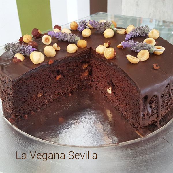 Pastel de chocolate y avellanas sin gluten ni lactosa