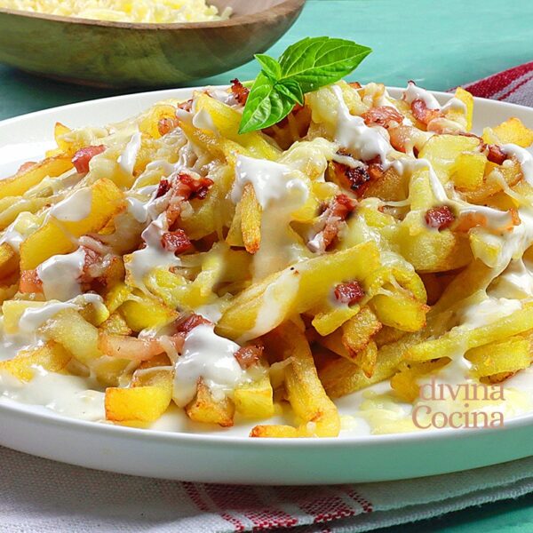 Patatas Foster’s con queso y bacon