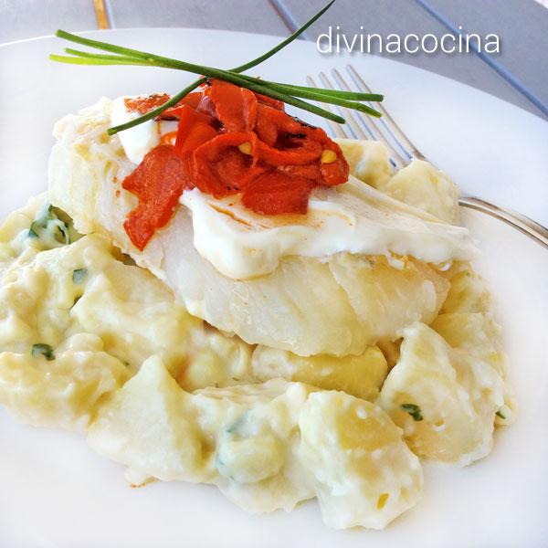 Pescada con mayonesa y patatas