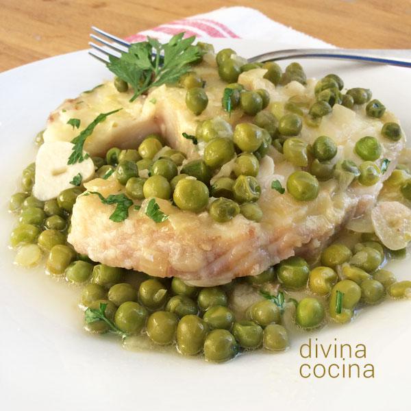 Pescado con guisantes