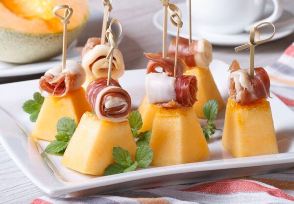 Pinchos de melón con jamón