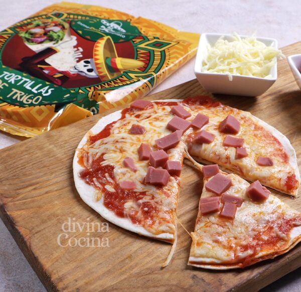 Pizza con tortillas mexicanas en sartén (Pizzadilla)