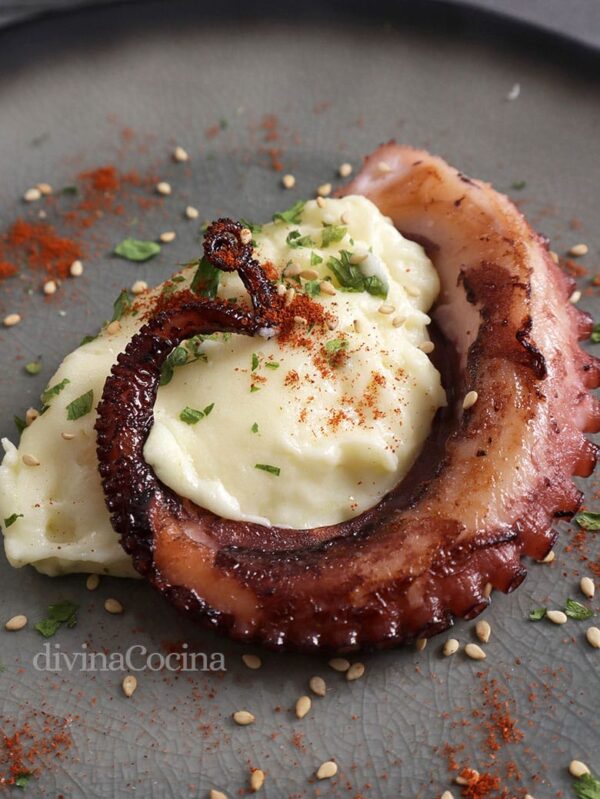 Pulpo a la brasa con Parmentier de patata