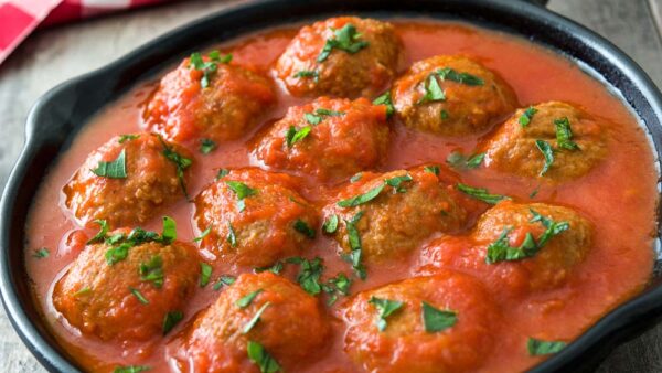 Receta de albóndigas en salsa de tomate