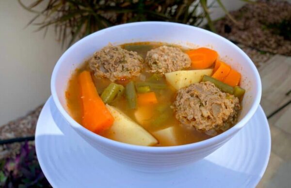 Receta de caldo de albondigas