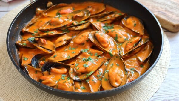 Receta de mejillones con tomate picante