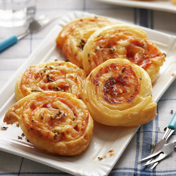 Receta de rollitos de hojaldre con jamon y queso