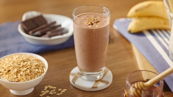 Receta de smoothie de avena con chocolate y plátano