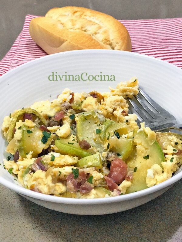 Revuelto de calabacines con jamón