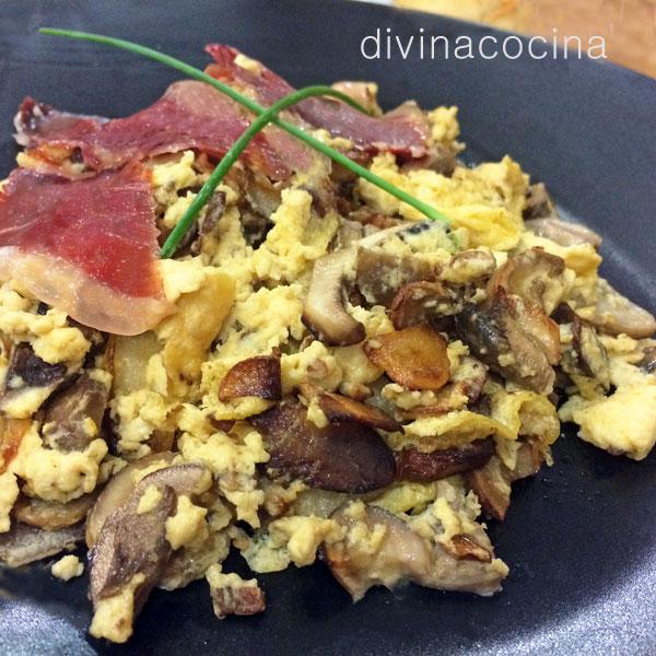revuelto de setas al ajillo con jamón revuelto de setas al ajillo con jamón