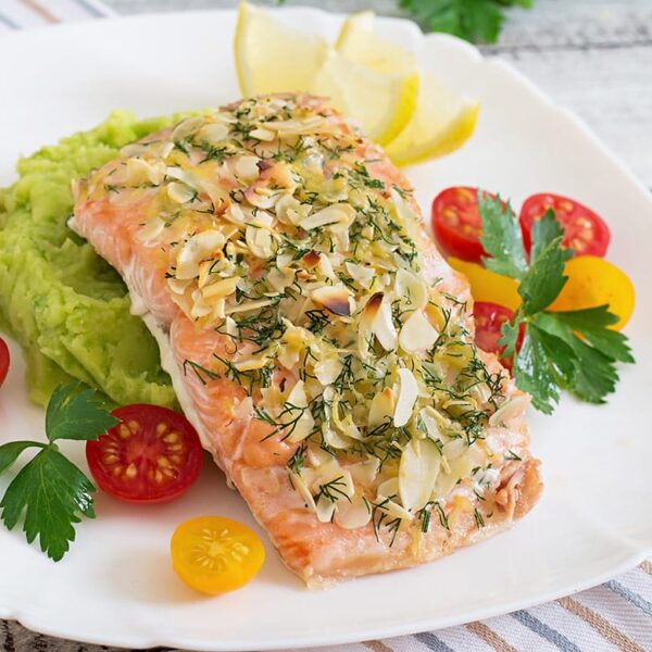 Salmón con costra de frutos secos