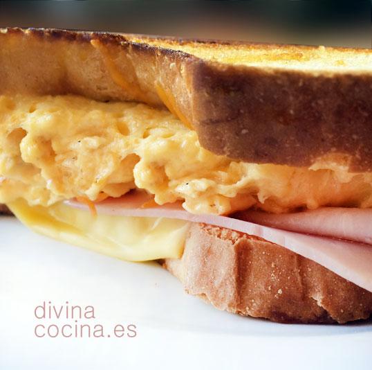 Sandwich de desayuno deli