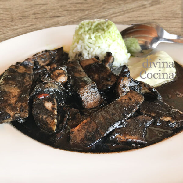 Sepia (choco) en su tinta