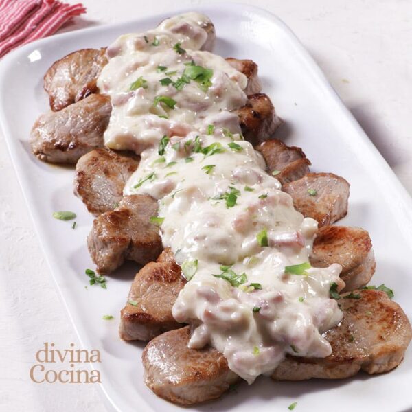 Solomillo con salsa carbonara y bacon