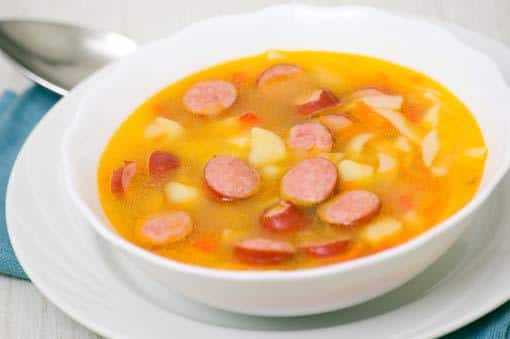 Sopa alemana de salchichas