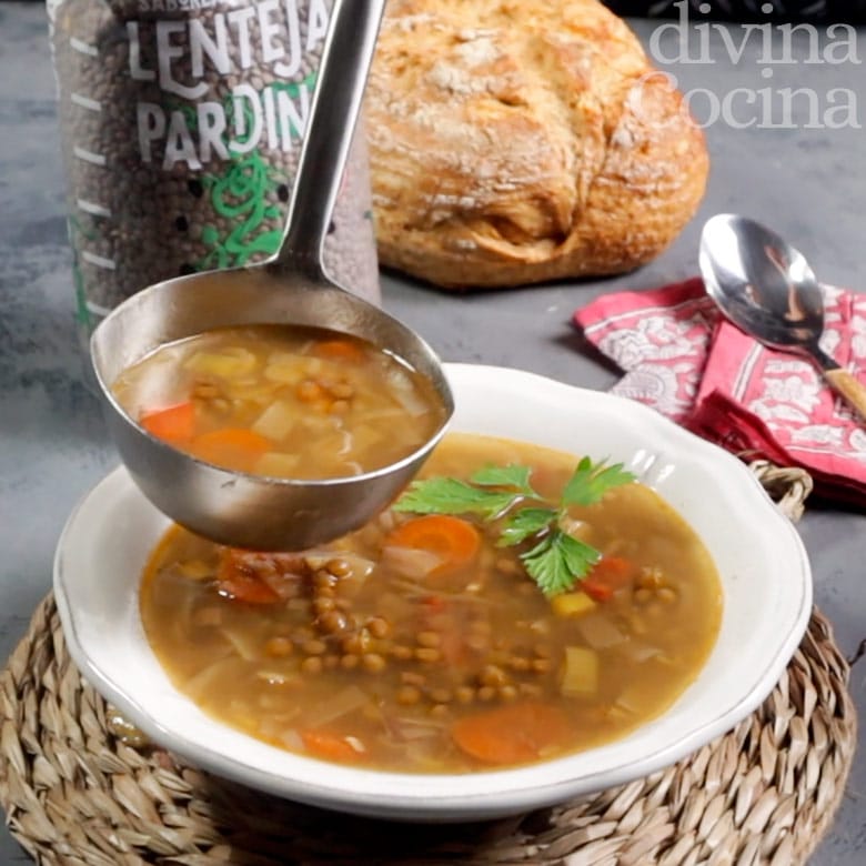 sopa de lentejas con verduras y especias