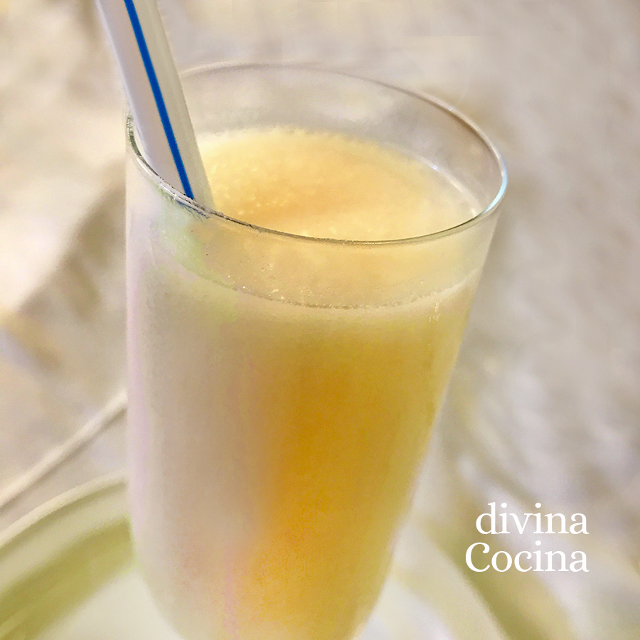 sorbete de limon en una copa sorbete de limon en una copa