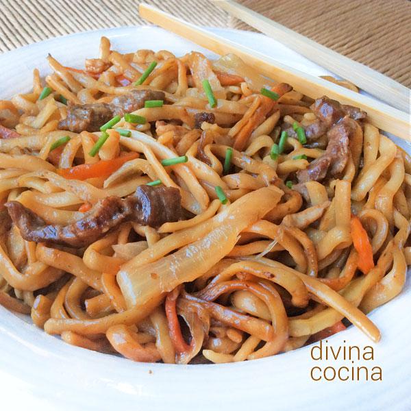 Tallarines estilo thai