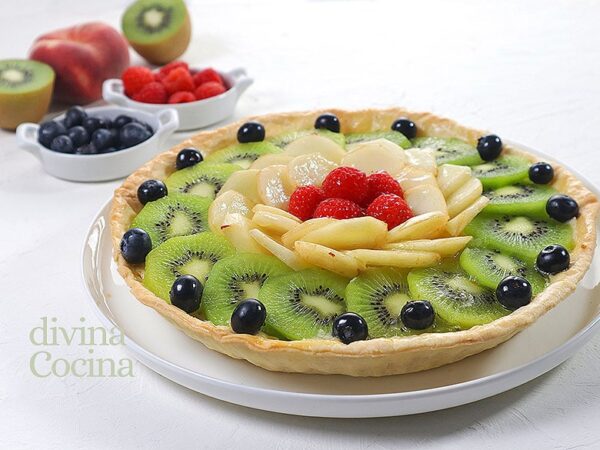 Tarta de crema con frutas