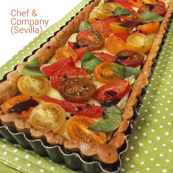 Tarta de queso brie, pesto y tomates