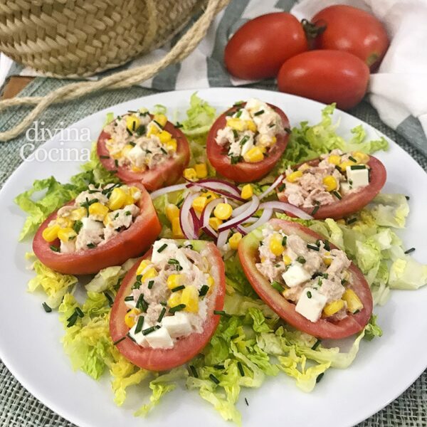 Tomates rellenos de atún y maíz