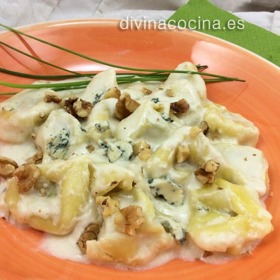 Tortellini con salsa de roquefort