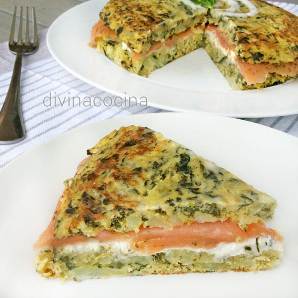 Tortilla de espinacas rellena de salmón