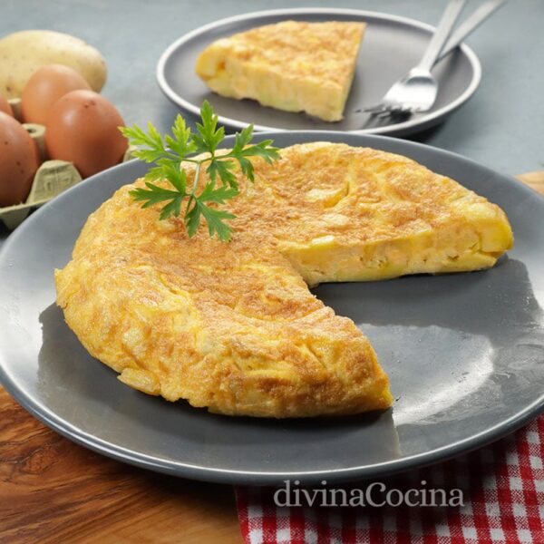 Tortilla de patatas, receta clásica, trucos y consejos
