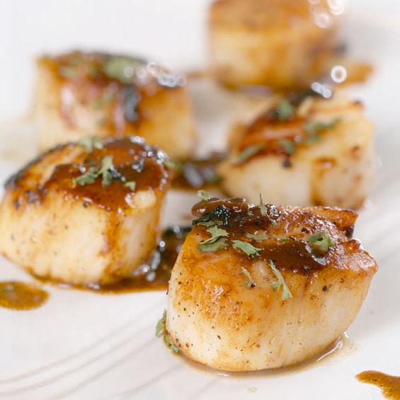 Vieiras a la plancha con soja y limón