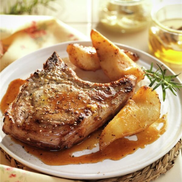 chuletas a la mostaza con peras caramelizadas