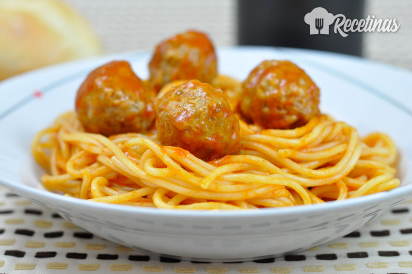 Receta de espaguetis con albóndigas