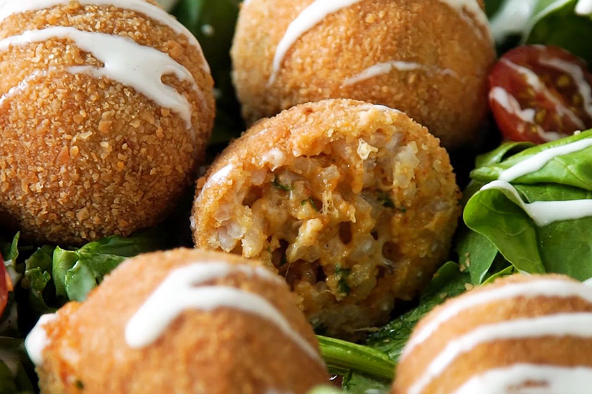 Receta de croquetas especiales de arroz y queso