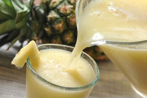 Agua fresca de piña colada