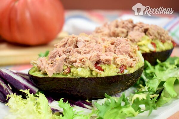 Aguacates rellenos de atún