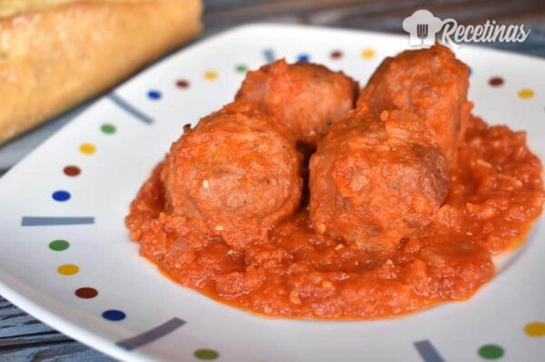 Albóndigas de carne en salsa de tomate