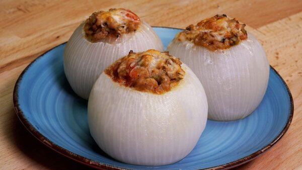 CEBOLLAS RELLENAS DE CARNE AL HORNO