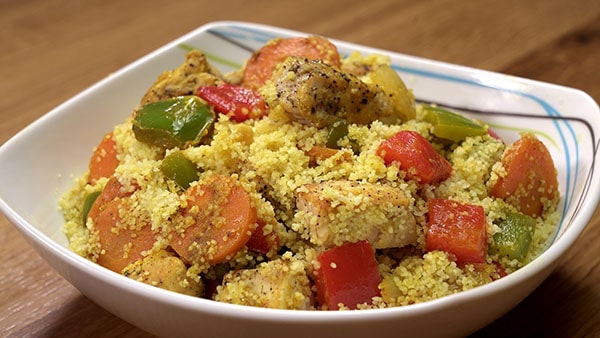 CUSCUS CON VERDURAS Y POLLO AL CURRY