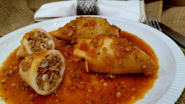 Calamares rellenos con salsa de almendras