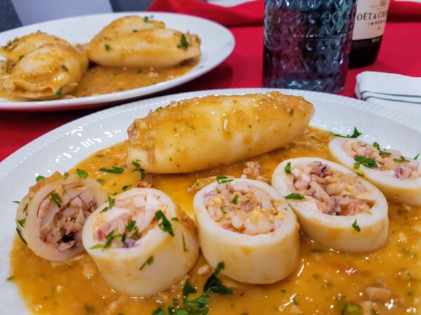 Calamares rellenos con salsa de almendras