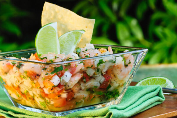 Ceviche de dorada con mango y camarones