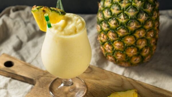 Cómo Hacer una Piña Colada Casera
