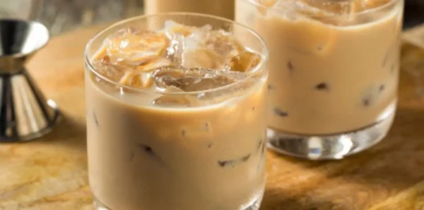 ¿Cómo hacer licor de café tipo Baileys casero en 5 minutos?