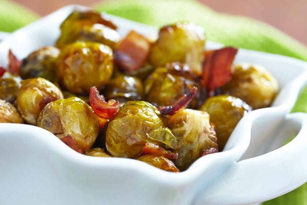 Coles de Bruselas salteadas con beicon